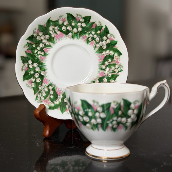 Queen Anne Bone China Teacup & Saucer Lily of the Valley - Picture 4 of 5